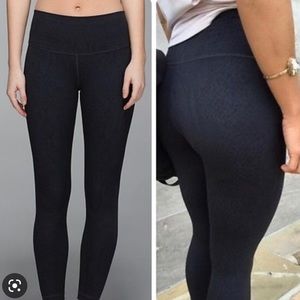 LULULEMON SNAKE PRINT LEGGINGS 28” OFFERS WELCOME